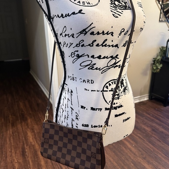 Louis Vuitton Pochette Accessories - Picture 13 of 13